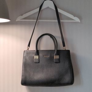 Furla – Amelia Medium Leather Tote in black